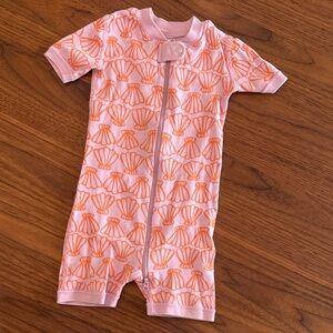 Hanna Andersson Pink Short-Sleeve Zip Romper with Orange Shells